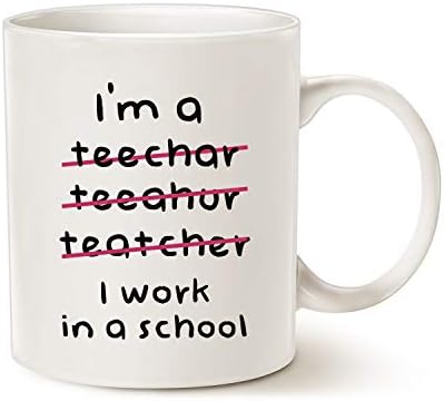 מורה מאואג ספלי קפה מצחיקים לא בסדר אני מורה, אני עובד בבית הספר הטוב ביותר מוטיבציה השראה הנוכחי, לבן